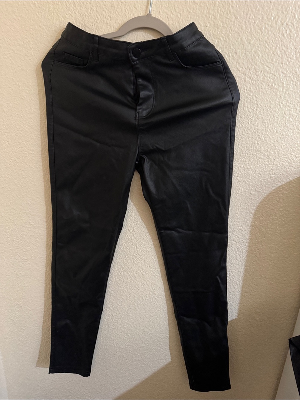 Women’s Skinny Faux Leather Pants - Black
